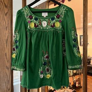 ECI from MACY’S | Green embroidered top